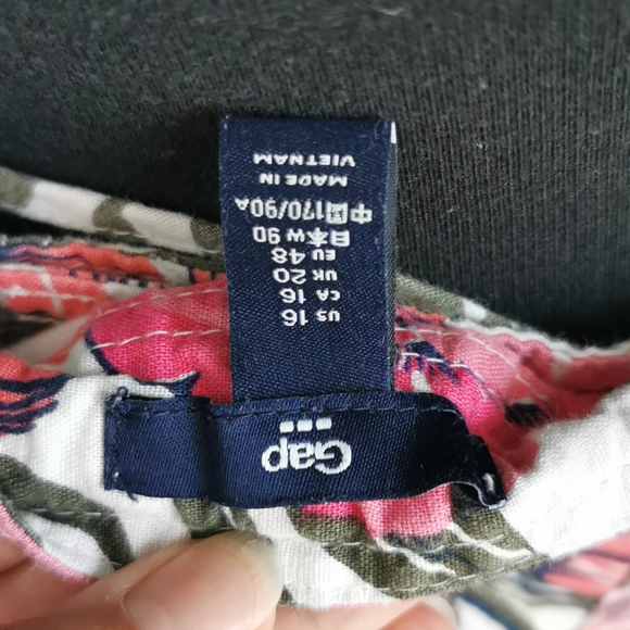 Gap Flower shorts size 16 - Picture 3 of 4